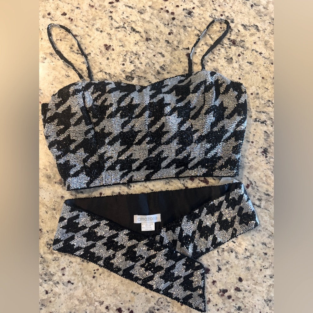 AMAZONE PARIS - NWT
BUSTIER & BELT
Iridescent Silver & Black Herringbone Pattern